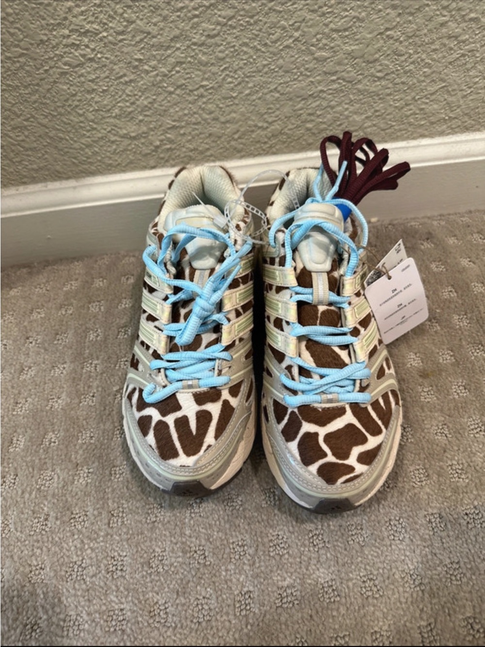 adidas Girls Giraffe Print Sneakers with Light Blue Laces - Picture 3 of 7